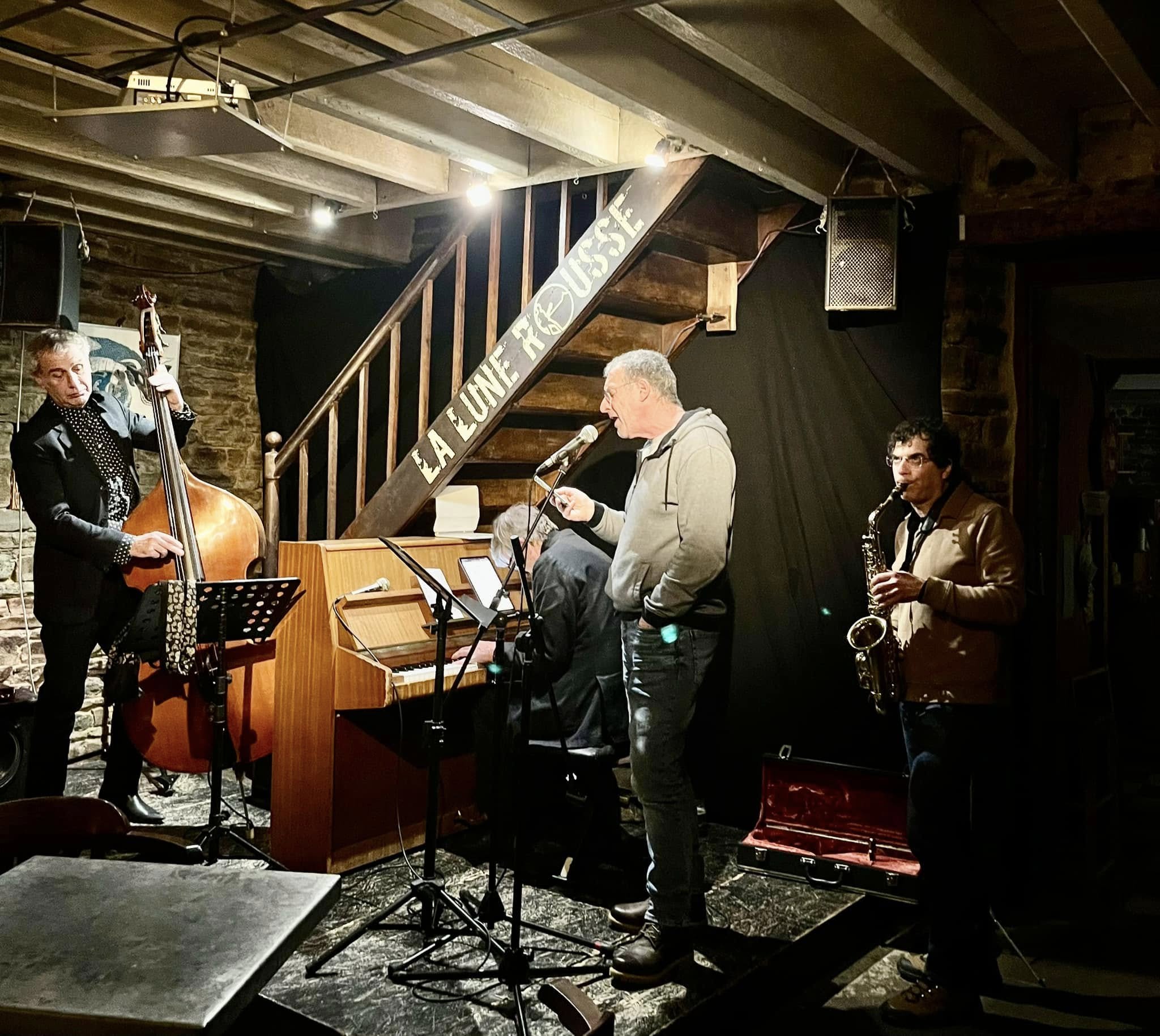 Repassez-moi l'standard à la Lune Rousse